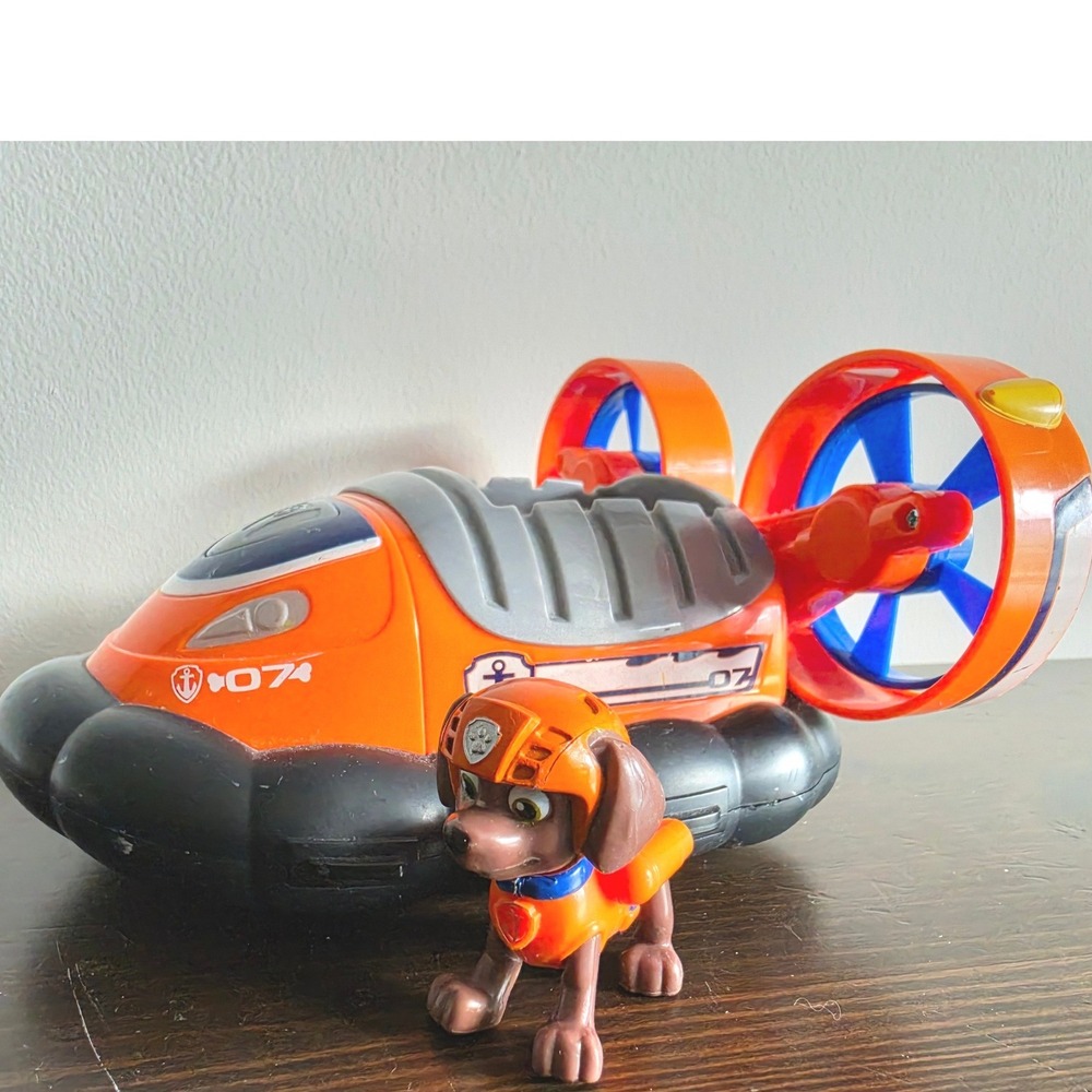 PAW Patrol Large Zuma Hovercraft Vehicle and Action Figure Set With sounds 70912